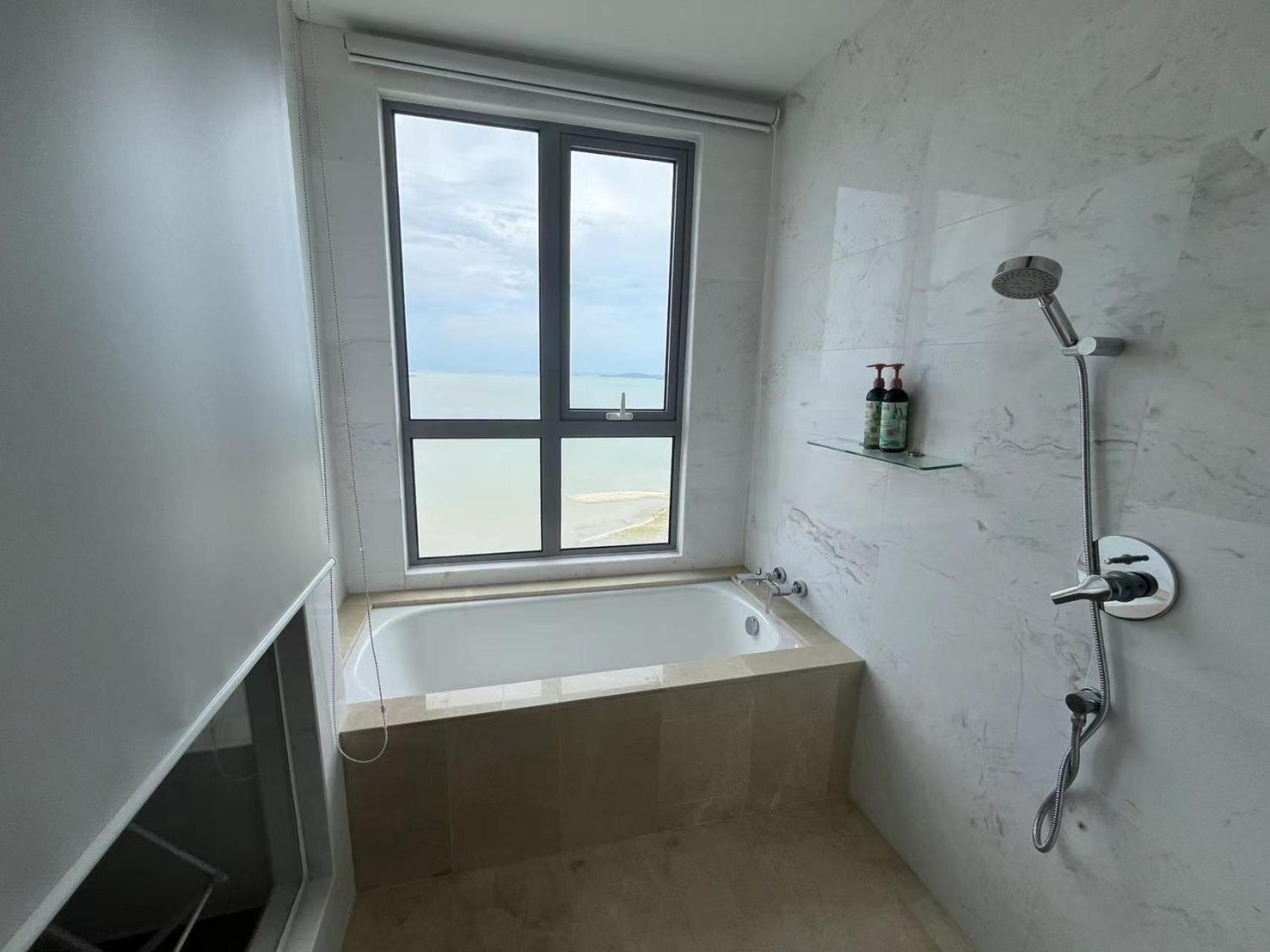 Silverscape Seaview Residences Melaka Exteriör bild